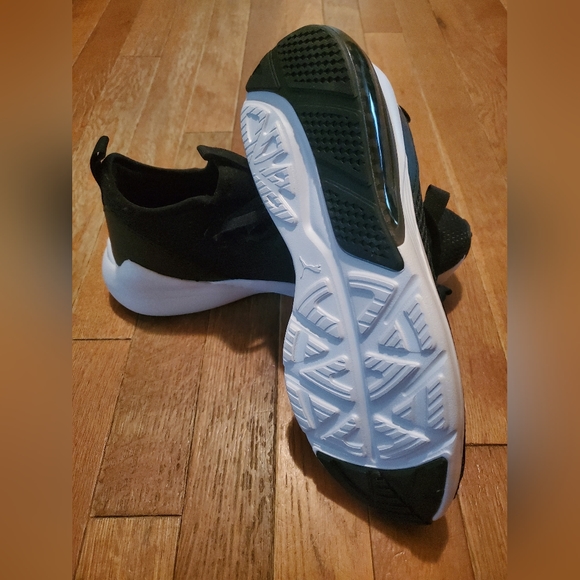 Puma shoes - Picture 3 of 3